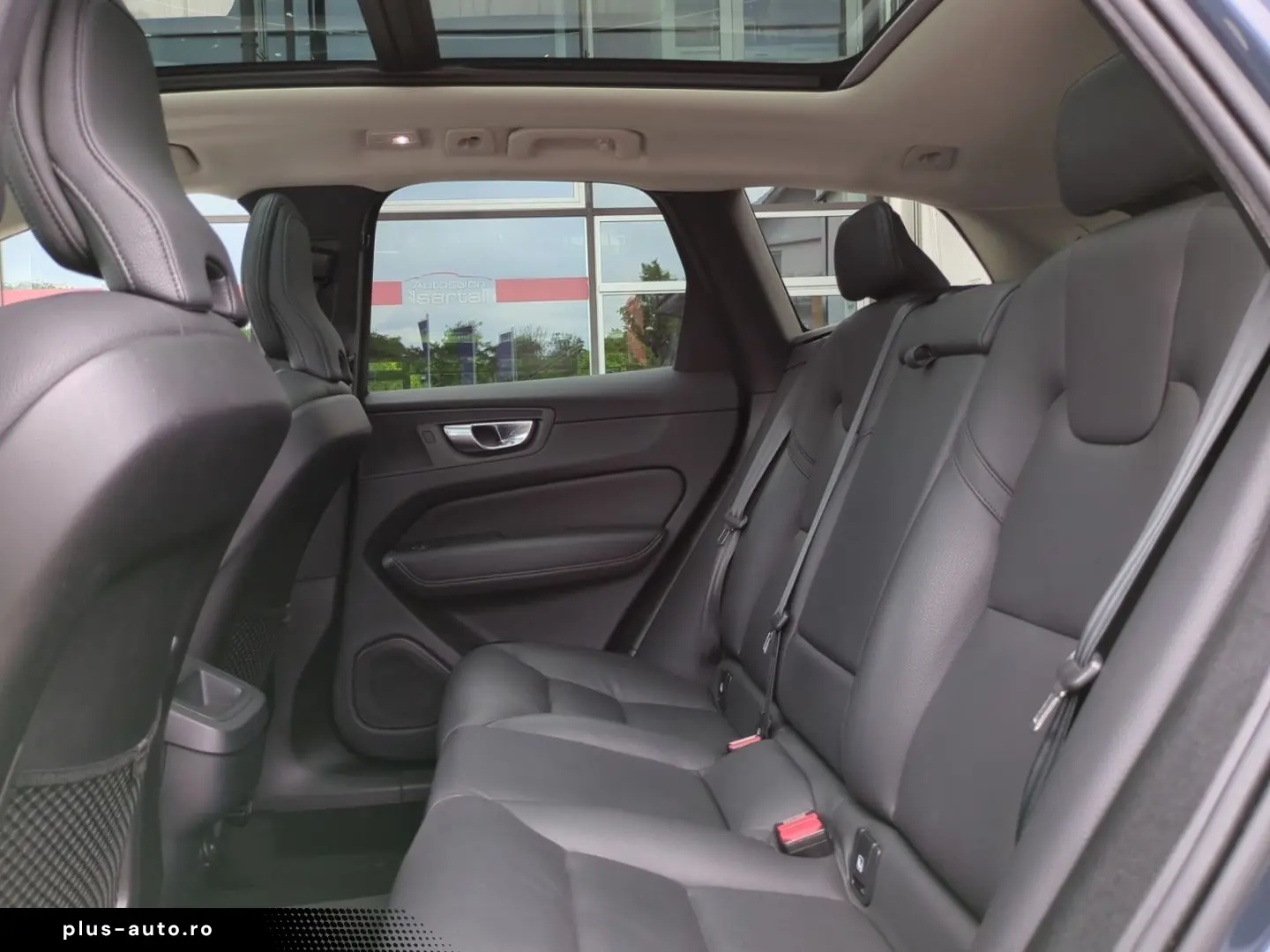 VOLVO XC60 Plus Dark AWD El. Panodach Digitales Cockpi