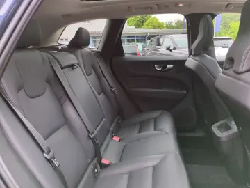 VOLVO XC60 Plus Dark AWD El. Panodach Digitales Cockpi