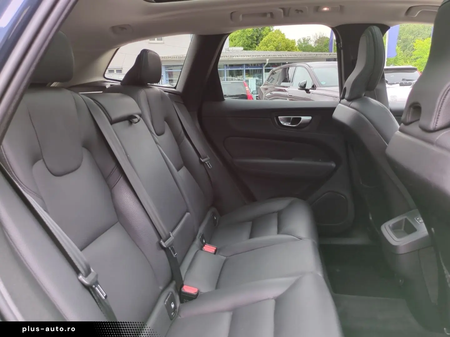 VOLVO XC60 Plus Dark AWD El. Panodach Digitales Cockpi