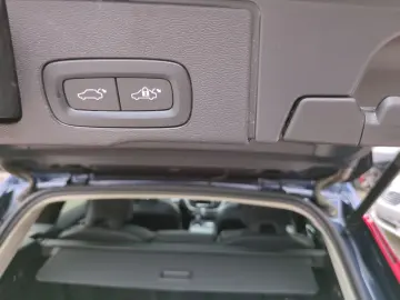 VOLVO XC60 Plus Dark AWD El. Panodach Digitales Cockpi