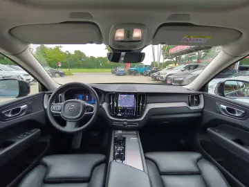 VOLVO XC60 Plus Dark AWD El. Panodach Digitales Cockpi