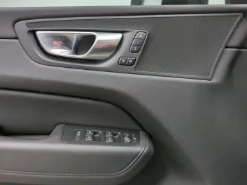 VOLVO XC60 Plus Dark AWD El. Panodach Digitales Cockpi