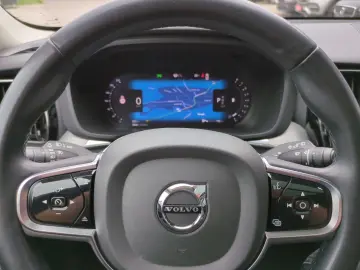 VOLVO XC60 Plus Dark AWD El. Panodach Digitales Cockpi
