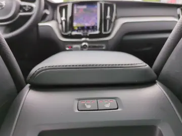 VOLVO XC60 Plus Dark AWD El. Panodach Digitales Cockpi