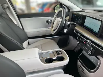 Hyundai IONIQ 9 UNIQ 110 kWh AWD (6 Locuri)