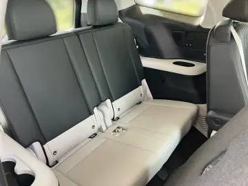Hyundai IONIQ 9 UNIQ 110 kWh AWD (6 Locuri)