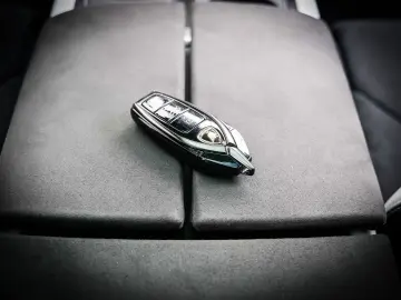LAMBORGHINI Urus SE Blu Uranus  Panoramic Roof