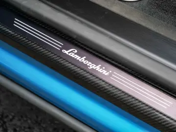 LAMBORGHINI Urus SE Blu Uranus  Panoramic Roof