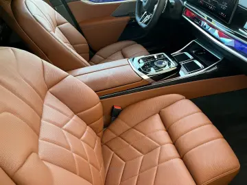 BMW 740d xDr.  M SPORT Theater LOUNGE SEAT 2025 SKY