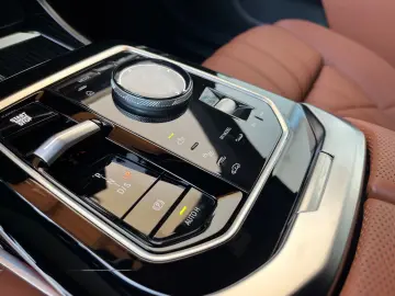 BMW 740d xDr.  M SPORT Theater LOUNGE SEAT 2025 SKY