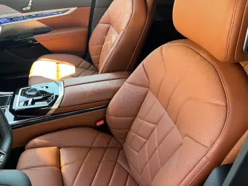 BMW 740d xDr.  M SPORT Theater LOUNGE SEAT 2025 SKY