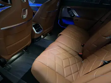 BMW 740d xDr.  M SPORT Theater LOUNGE SEAT 2025 SKY