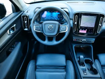 VOLVO XC40 B3 Core 2WD LEDER NAVI CAM LED ACC KEYLESS