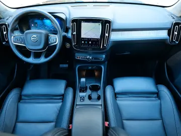 VOLVO XC40 B3 Core 2WD LEDER NAVI CAM LED ACC KEYLESS
