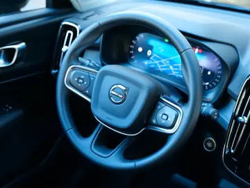 VOLVO XC40 B3 Core 2WD LEDER NAVI CAM LED ACC KEYLESS