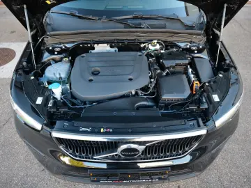 VOLVO XC40 B3 Core 2WD LEDER NAVI CAM LED ACC KEYLESS