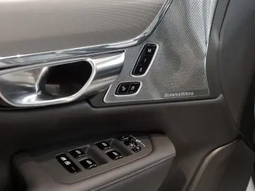 VOLVO S90 T8 Ultimate Dark AWD SHZ B&W HUD STANDHZ LED