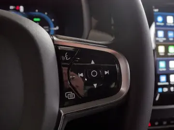 VOLVO S90 T8 Ultimate Dark AWD SHZ B&W HUD STANDHZ LED