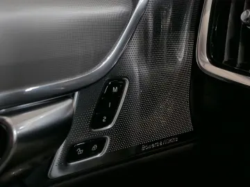 VOLVO S90 T8 Ultimate Dark AWD SHZ B&W HUD STANDHZ LED