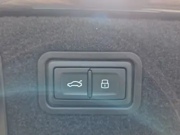 AUDI A8 50 TDI qu S line Navi Matrix Alu AHK HUD B&O