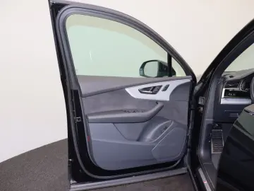 AUDI Q7 50 TDI quattro S line Matrix Navi AHK