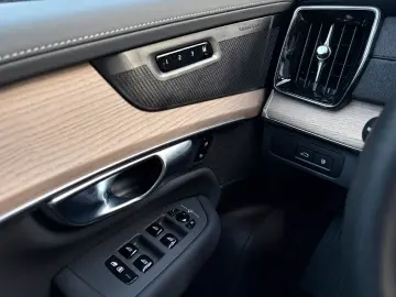 VOLVO XC90 T8 Plus Bright FACELIFT He-Up PANO 360 STH