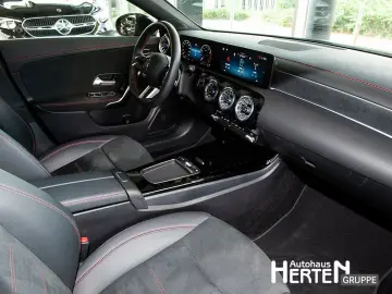 MERCEDES-BENZ CLA 200 AMG PANO LED KEYLESS AMBIENTE R-KAMERA