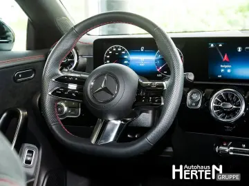 MERCEDES-BENZ CLA 200 AMG PANO LED KEYLESS AMBIENTE R-KAMERA