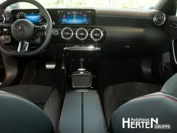 MERCEDES-BENZ CLA 200 AMG PANO LED KEYLESS AMBIENTE R-KAMERA