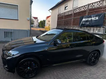 BMW X6 xDr40d M Sport PANO AHK Sitzkl Massag StandHz