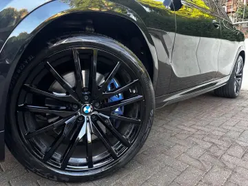 BMW X6 xDr40d M Sport PANO AHK Sitzkl Massag StandHz