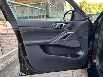 BMW X6 xDr40d M Sport PANO AHK Sitzkl Massag StandHz
