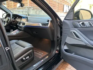 BMW X6 xDr40d M Sport PANO AHK Sitzkl Massag StandHz