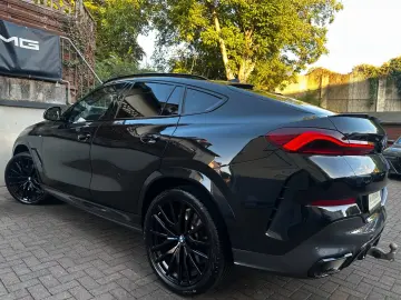 BMW X6 xDr40d M Sport PANO AHK Sitzkl Massag StandHz