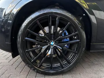 BMW X6 xDr40d M Sport PANO AHK Sitzkl Massag StandHz