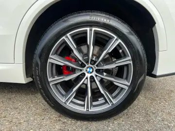 BMW X5 xDrive30d M Sport Pro AHK Head-Up Pano Shz