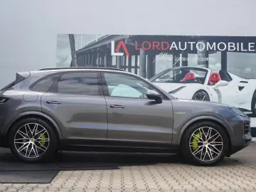 PORSCHE Cayenne E-Hybrid Luft Pano MASSAGE BOSE Head Up