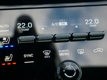 PORSCHE Cayenne E-Hybrid Luft Pano MASSAGE BOSE Head Up