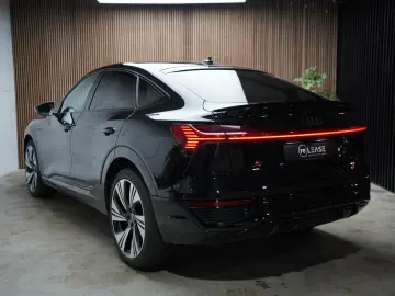 AUDI Q8 Sportback e-tron 55 quattro S Line   Black L
