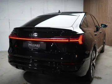 AUDI Q8 Sportback e-tron 55 quattro S Line   Black L