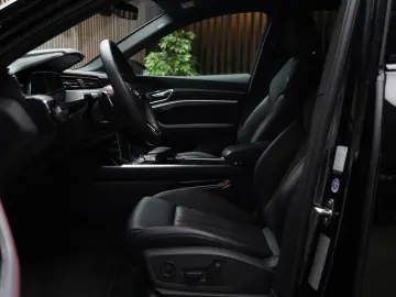 AUDI Q8 Sportback e-tron 55 quattro S Line   Black L
