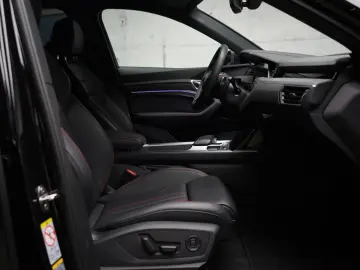AUDI Q8 Sportback e-tron 55 quattro S Line   Black L