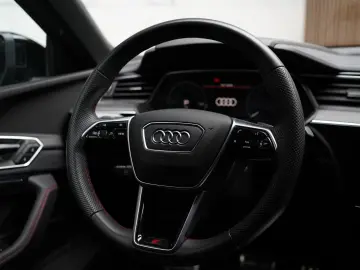 AUDI Q8 Sportback e-tron 55 quattro S Line   Black L