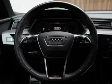 AUDI Q8 Sportback e-tron 55 quattro S Line   Black L