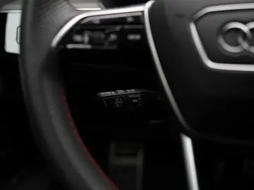 AUDI Q8 Sportback e-tron 55 quattro S Line   Black L