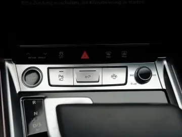 AUDI Q8 Sportback e-tron 55 quattro S Line   Black L
