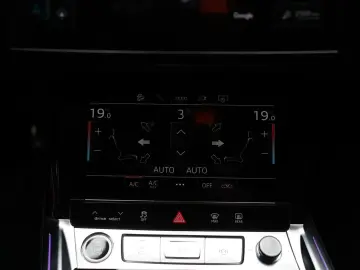 AUDI Q8 Sportback e-tron 55 quattro S Line   Black L