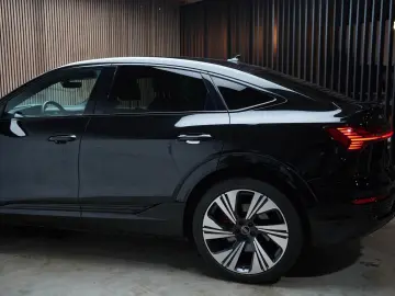 AUDI Q8 Sportback e-tron 55 quattro S Line   Black L