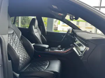 AUDI Q8 quat. competition plus 3.0TDI  S-Line Matrix