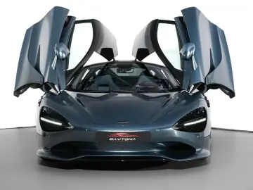 McLaren 750S   226 KM   TechLux   Carbon